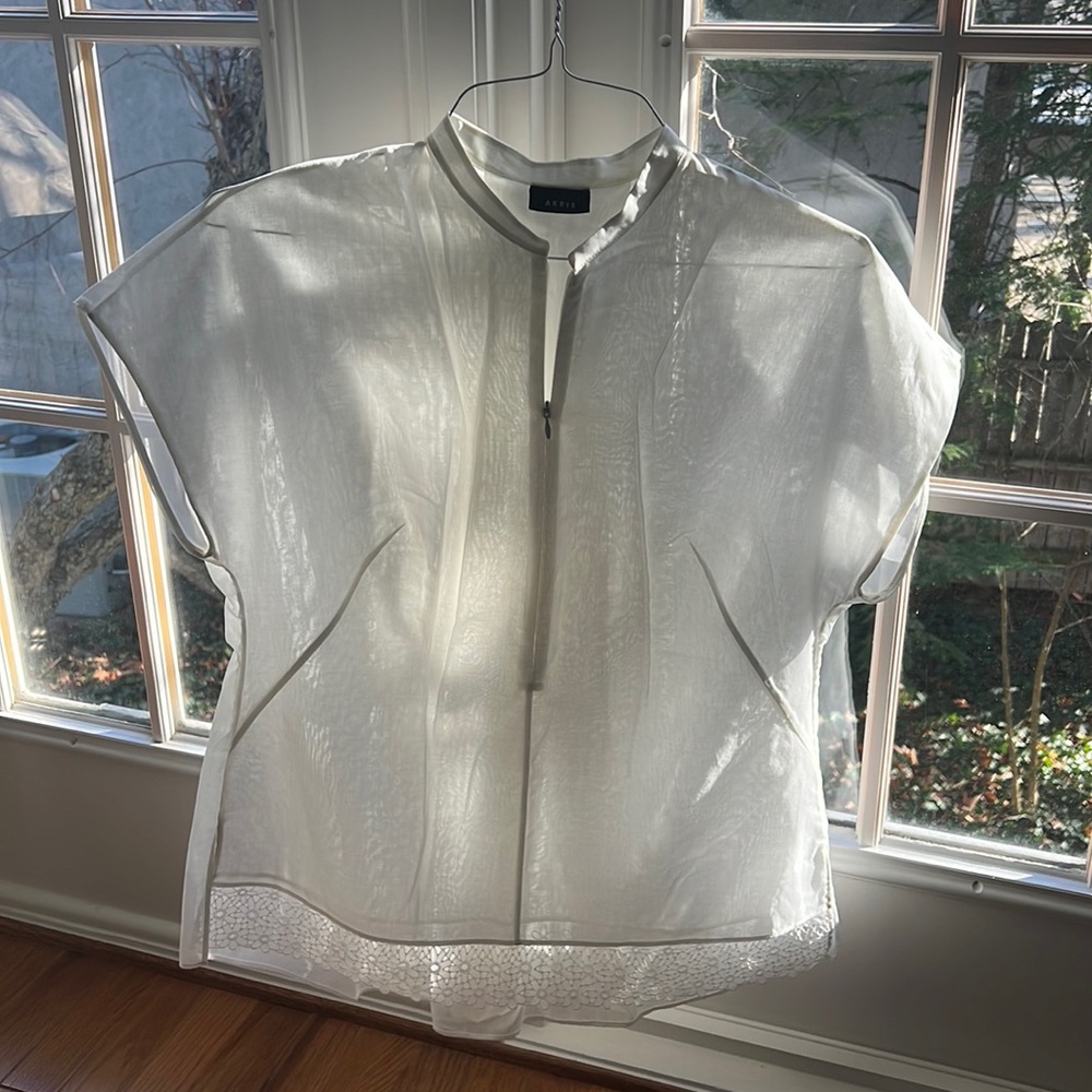 Akris — short sleeve white blouse